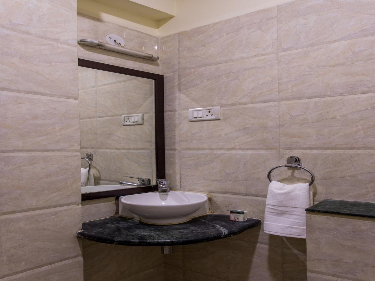 אינדורה Oyo 11945 Hotel Glory Palace מראה חיצוני תמונה